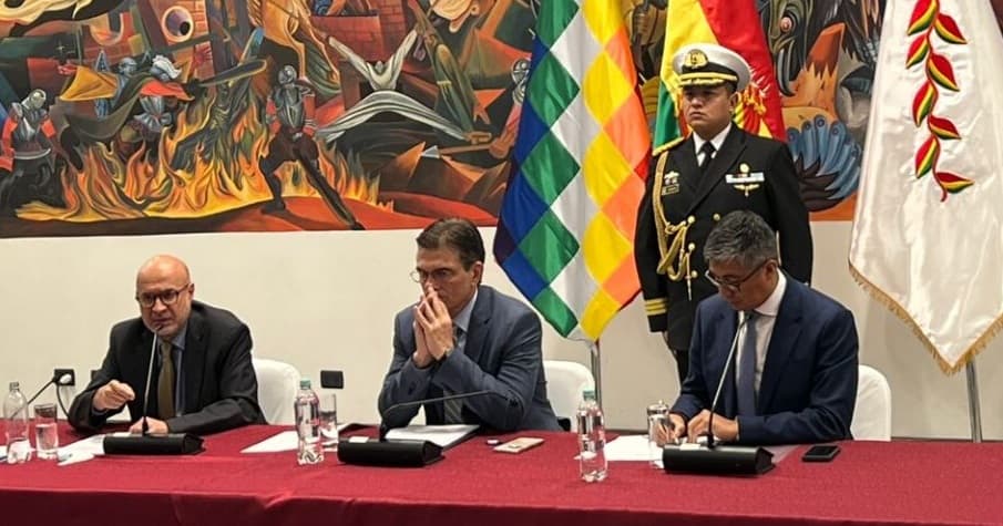 GOBIERNO LANZA DECRETO 5600 PARA SUPRIMIR 161 DECRETOS Y TRANSPARENTAR CONTRATACIONES