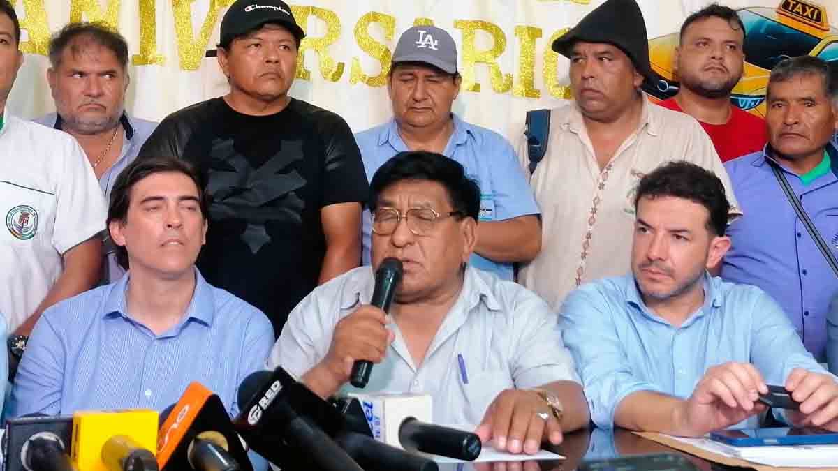 GOBIERNO Y TRANSPORTISTAS FIRMAN ACUERDO Y SUSPENDEN PARO EN SANTA CRUZ