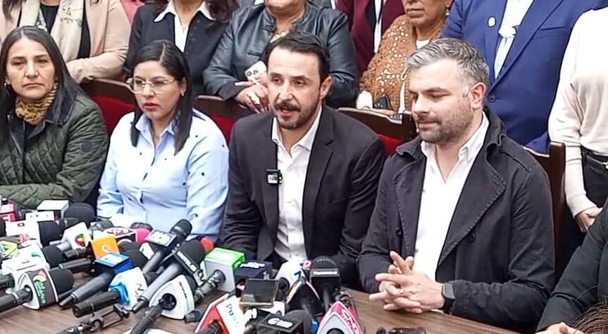 GOBERNADOR ELECTO DE SANTA CRUZ SE REÚNE CON GOBIERNO POR CRISIS DE CARBURANTES
