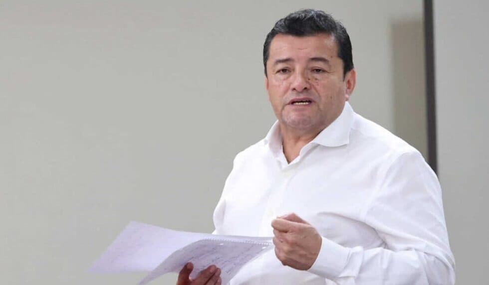 ORDENAN APREHENSIÓN DE JHONNY FERNÁNDEZ POR DEUDA LABORAL