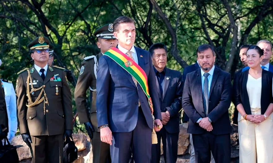 PRESIDENTE PAZ PIDE PRIORIZAR HOSPITALES ANTES QUE “CANCHITAS” EN TARIJA