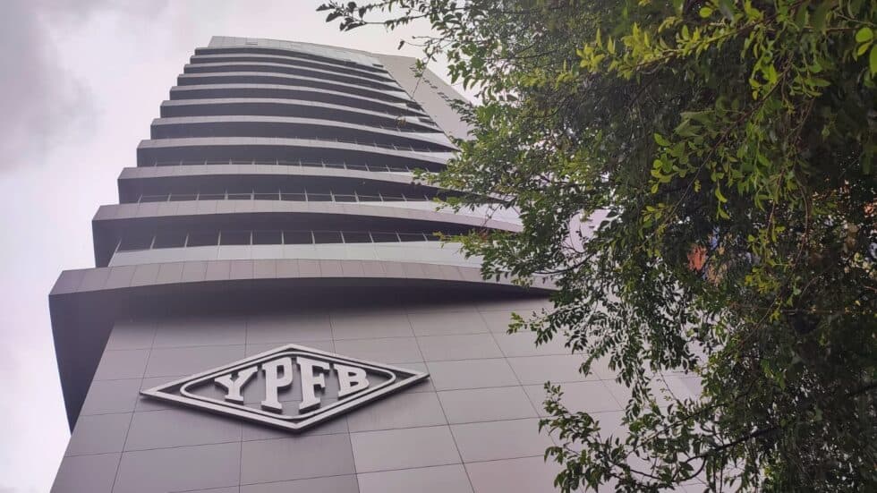 PAZ ADVIERTE SOBRE “TRAIDORES” Y PROMETE CAMBIOS EN YPFB