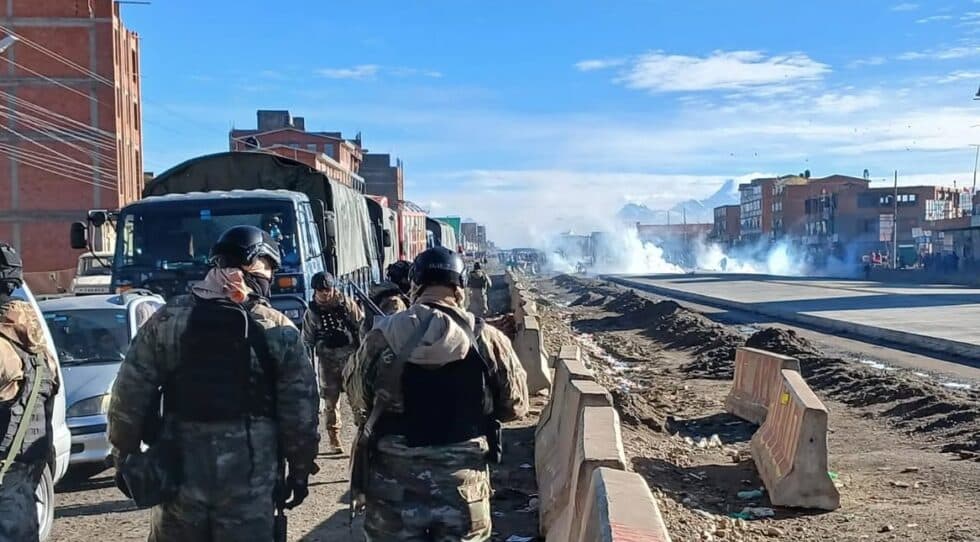 VIOLENTOS ENFRENTAMIENTOS FRENAN CORREDOR HUMANITARIO EN ACHICA ARRIBA