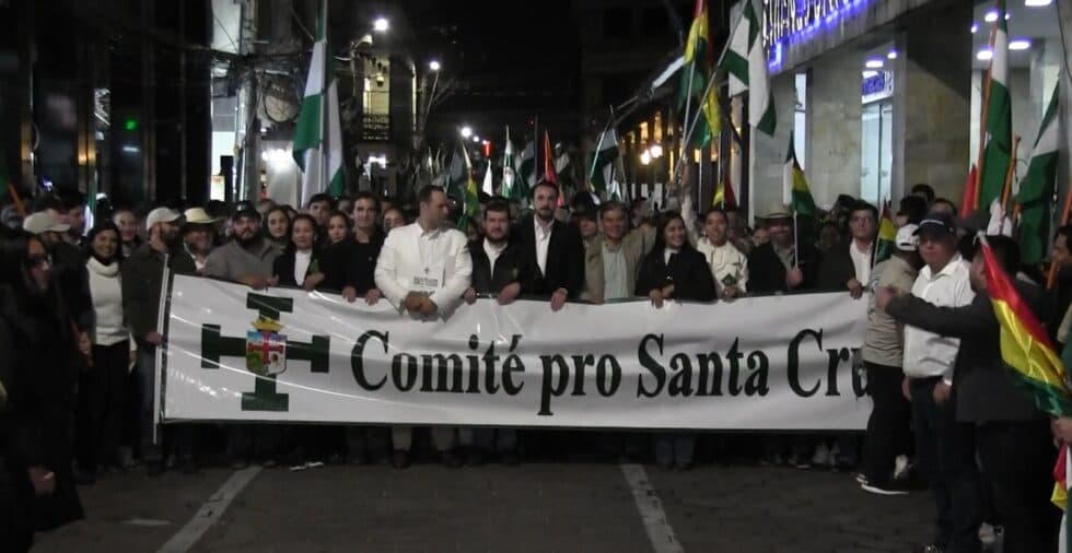 MASIVA MARCHA EN SANTA CRUZ EN DEFENSA DE LA DEMOCRACIA Y LA LIBERTAD