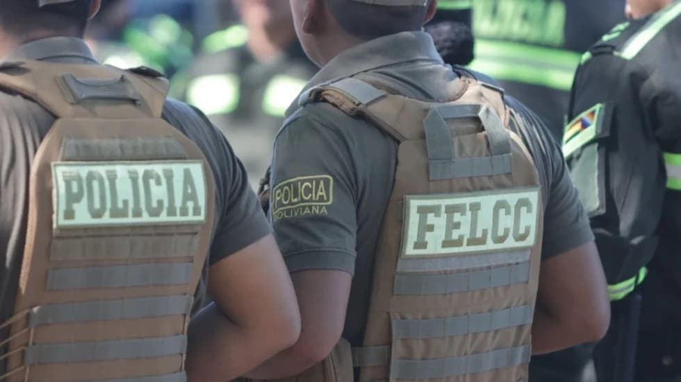 POLICÍA DESPLIEGA 174 EFECTIVOS EN VILLA 1RO DE MAYO POR CONFLICTO ENTRE DELIVERYS Y COMUNIDAD AYOREA