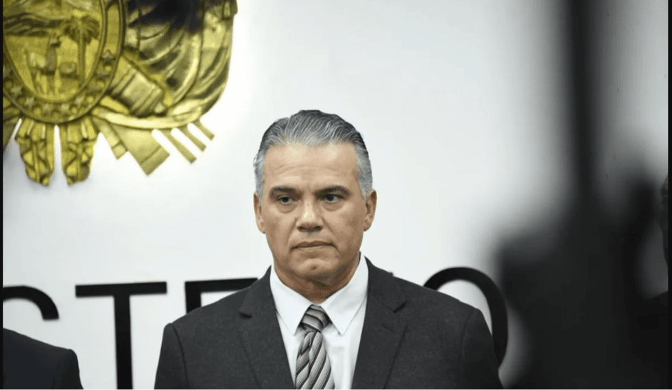 “BOLIVIA NO PUEDE SER REHÉN DE UNA CONDICIÓN JUDICIAL”, AFIRMA EL MINISTRO DE DEFENSA
