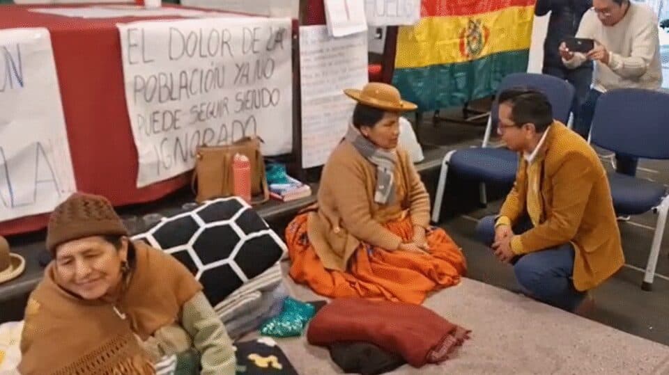 5 ASAMBLEÍSTAS CUMPLEN 6 DÍAS DE HUELGA DE HAMBRE POR LA PACIFICACIÓN DEL PAÍS