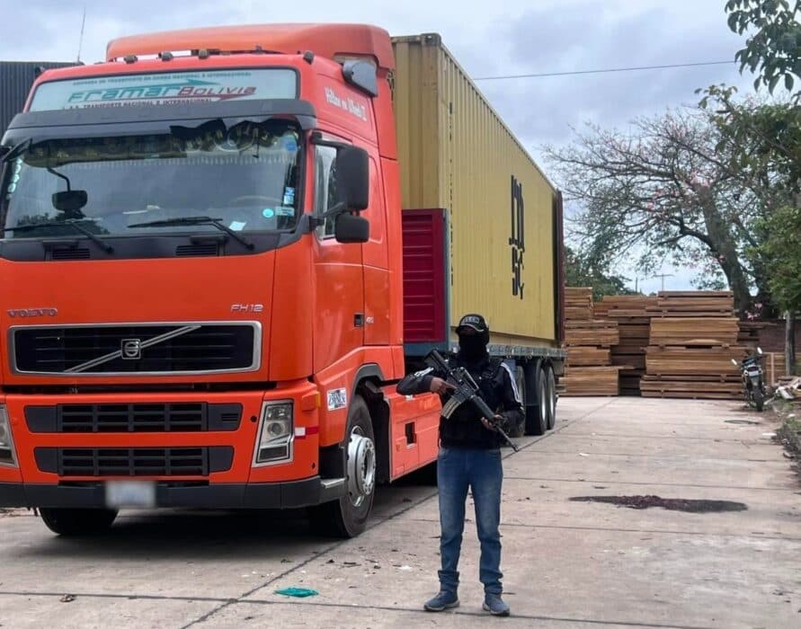 FELCN Y FISCALÍA ALLANAN INMUEBLE EN LA DOBLE VÍA A LA GUARDIA POR EL CASO “NARCOMADERAS”