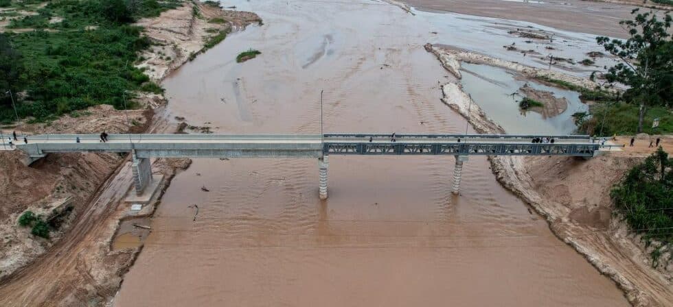 INAUGURAN PUENTE EN COLPA BÉLGICA TRAS MESES DE AISLAMIENTO