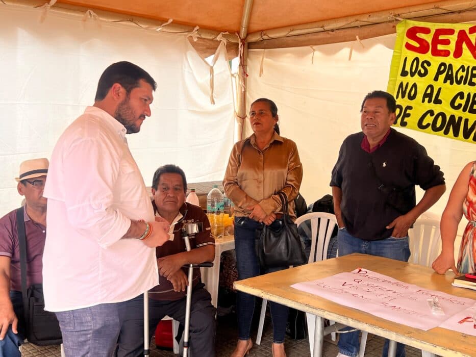 COMITÉ CÍVICO RESPALDA A PACIENTES RENALES Y EXIGE RESPUESTA DEL GOBIERNO