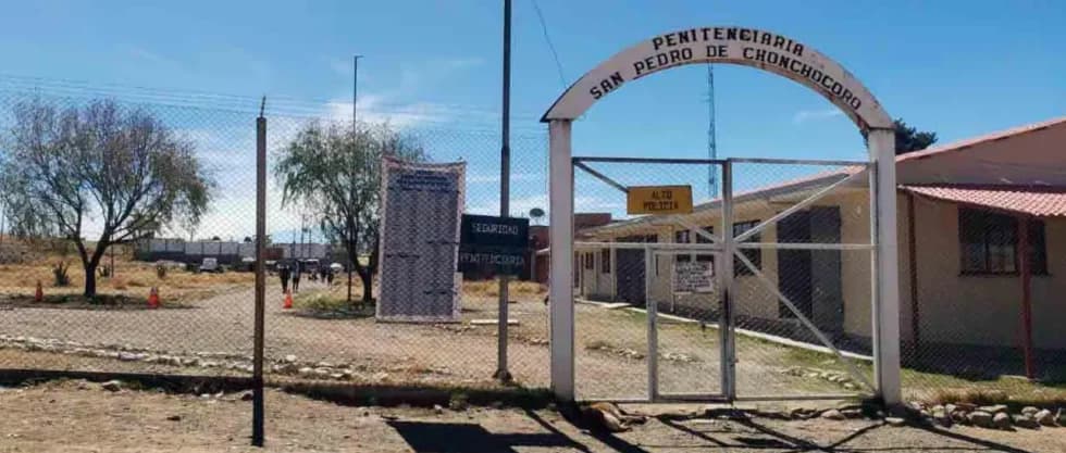 RÉGIMEN PENITENCIARIO CONFIRMA USO DE ARMA DE FUEGO DURANTE INCIDENTE VIOLENTO EN CHONCHOCORO