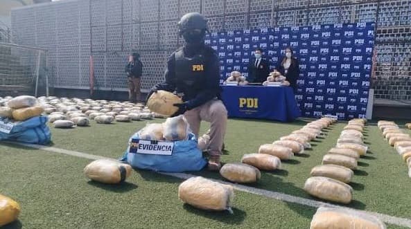 BOLIVIANO ES APREHENDIDO EN CHILE TRAS INCAUTACIÓN DE 805 KILOS DE MARIHUANA