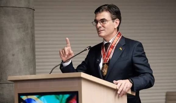 RODRIGO PAZ MEJORA SU IMAGEN Y SE UBICA SEXTO EN LA REGIÓN