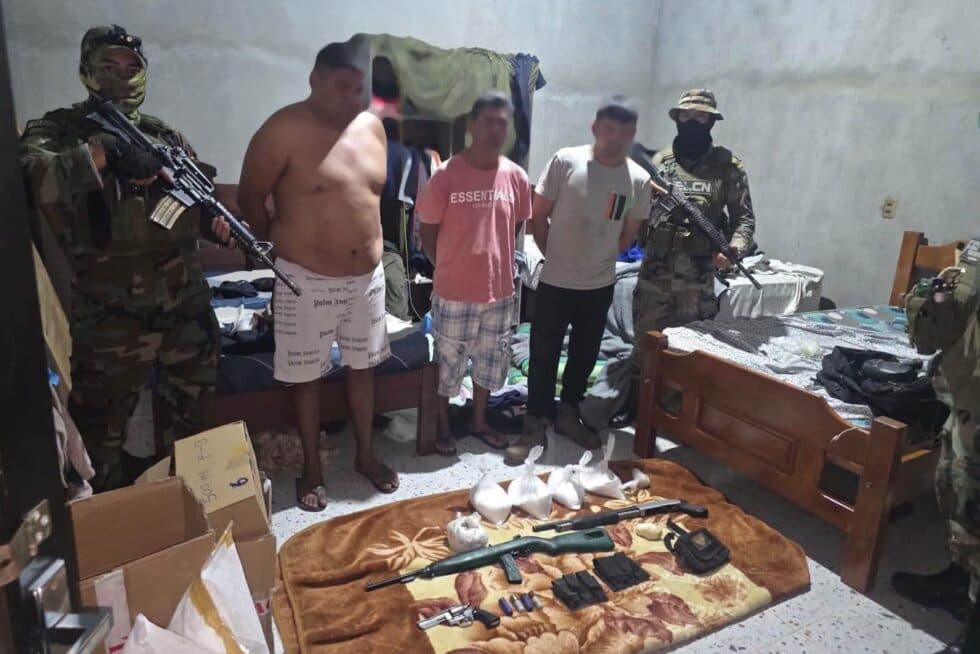 OPERATIVO ANTIDROGA EN VILLA TUNARI DEJA CINCO APREHENDIDOS, ENTRE ELLOS UN MILITAR