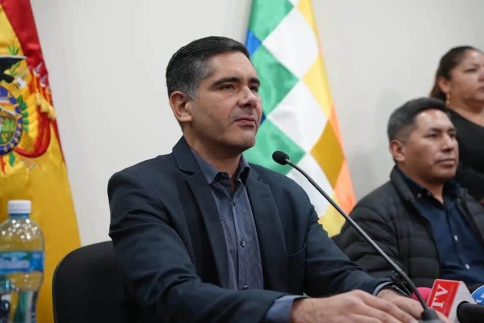 YPFB ANUNCIA ABASTECIMIENTO GRADUAL DE GASOLINA EN MEDIO DE LAS FILAS