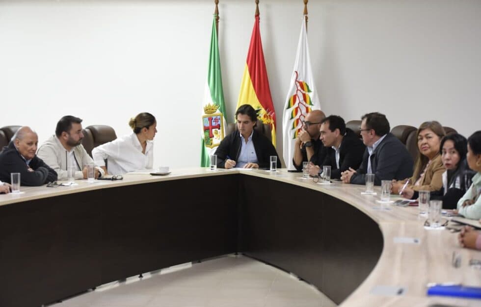 ALCALDÍA Y SOCIEDAD DE INGENIEROS INSPECCIONARÁN 89 MERCADOS DE SANTA CRUZ