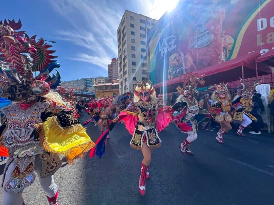 MÁS DE 130 MIL BAILARINES Y MÚSICOS ENGALANAN LA FIESTA DEL GRAN PODER