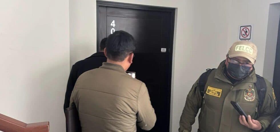 DINERO, TELÉFONO SATELITAL Y AUTOS OFICIALES: ESTO HALLÓ LA FISCALÍA EN CASAS VINCULADAS A CERIMEDO