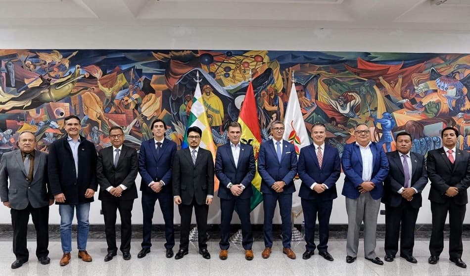 GOBIERNO OFICIALIZA NUEVA ESTRUCTURA DEL EJECUTIVO CON 12 MINISTERIOS