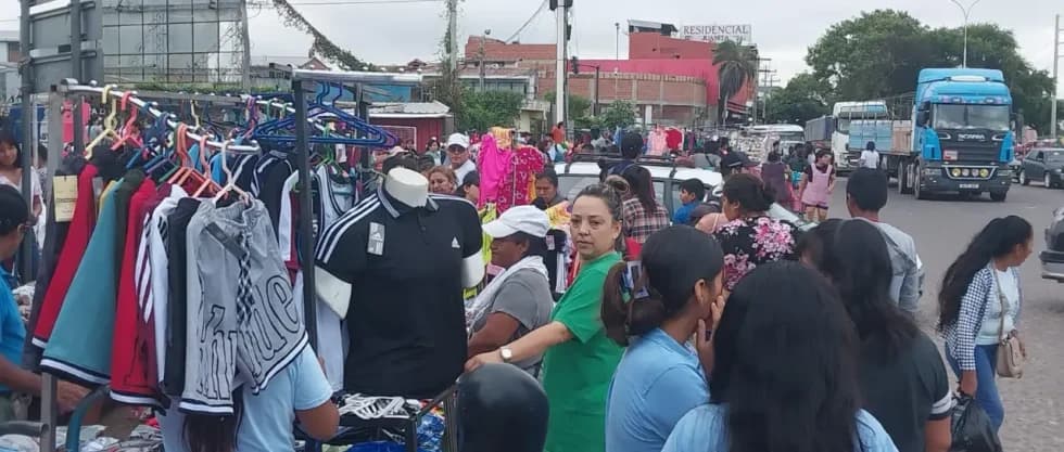 BARRIO LINDO REACTIVÓ SUS VENTAS CON COMERCIANTES EN CALLES Y ACERAS