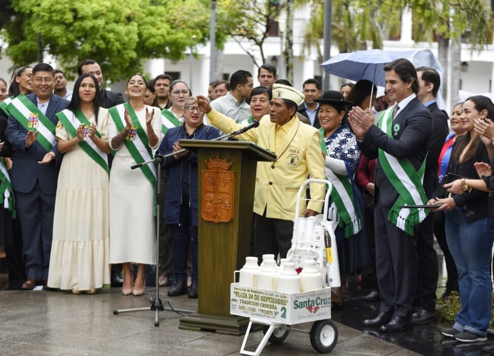 ‘MAMÉN’ CEDE EL PROTAGONISMO A DON CRUZ EN LA APERTURA DEL MES CÍVICO DE SANTA CRUZ
