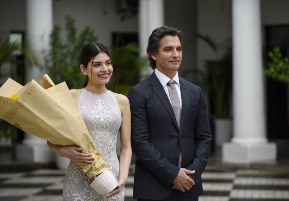 CAMILA ZENTENO ES PRESENTADA COMO LA NUEVA REINA DE SANTA CRUZ