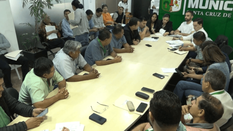 CONCEJO APRUEBA COMISIÓN PARA REVISAR EL PASAJE Y TRANSPORTE MANTIENE PARO DE 48 HORAS
