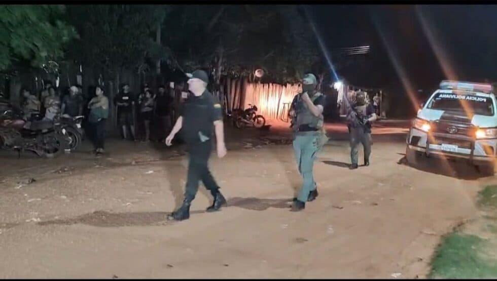 DOS ENCAPUCHADOS ATACAN A BALAZOS LA CASA DE UN JOVEN EN SAN IGNACIO