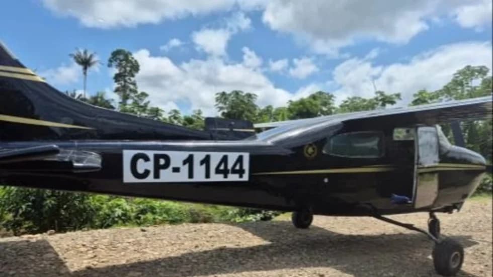 FELCN INCAUTA 200 KILOS DE COCAÍNA Y UNA AVIONETA TRAS ENFRENTAMIENTO EN EL CHAPARE