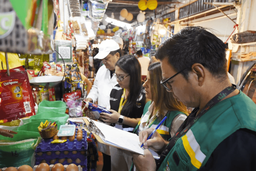 ALCALDÍA CONTROLA PRECIOS, PESO E HIGIENE EN MERCADOS DE SANTA CRUZ