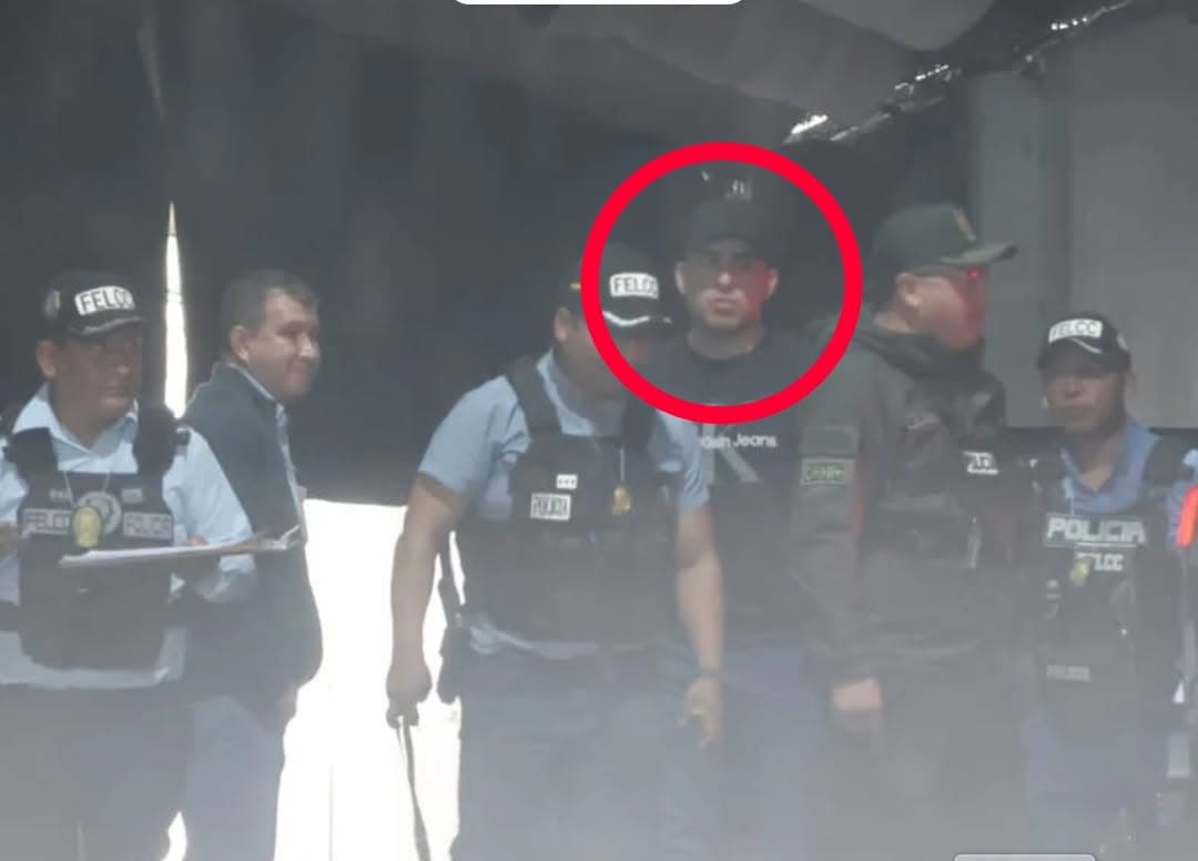 APREHENDEN A HIJO DE JHONNY FERNÁNDEZ POR PRESUNTA OBSTRUCCIÓN A LA INVESTIGACIÓN