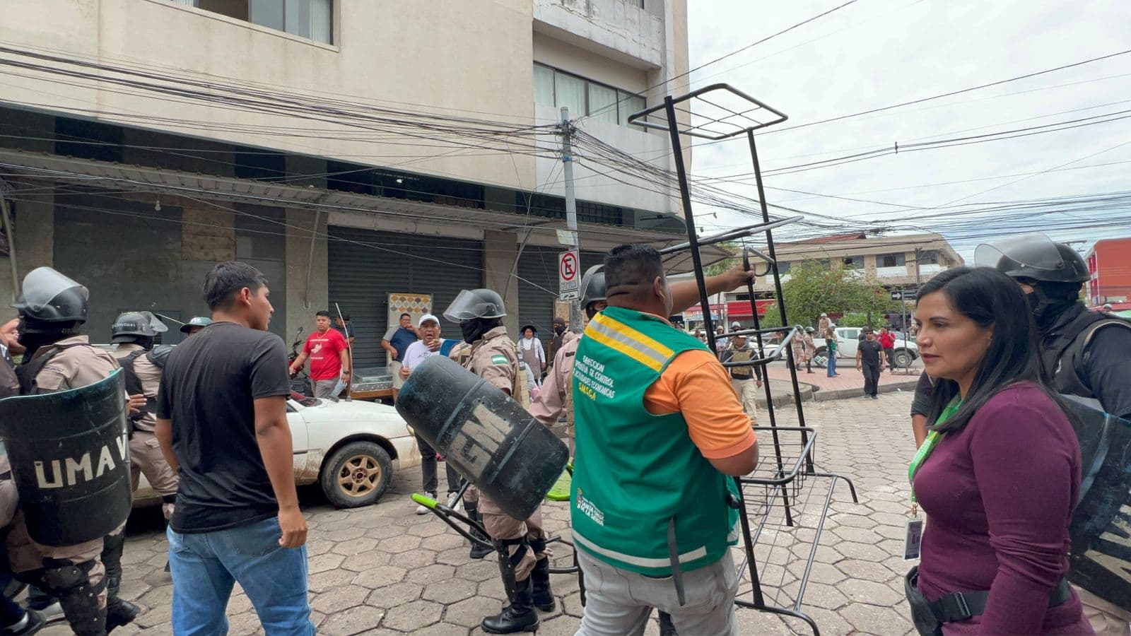 ALCALDÍA REFUERZA CONTROLES EN LA RAMADA Y EXIGE LIBERAR LAS ACERAS