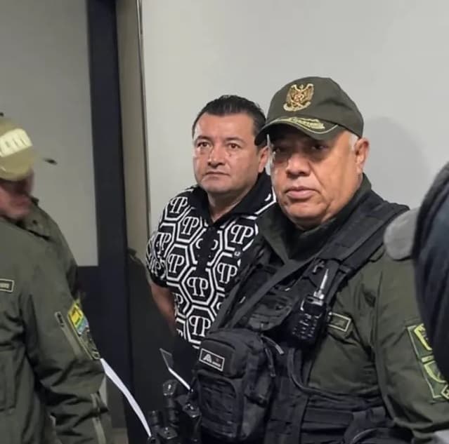 JHONNY FERNÁNDEZ ES TRASLADADO BAJO CUSTODIA POLICIAL A SU AUDIENCIA CAUTELAR