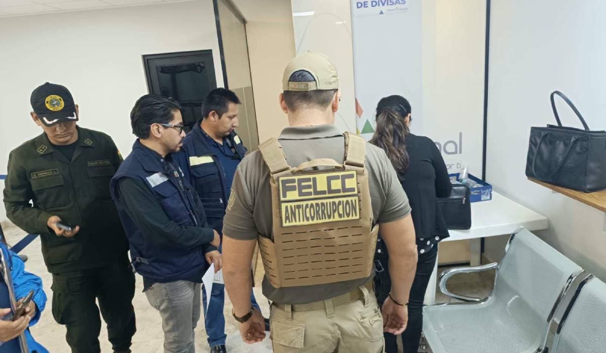 ARRESTAN A FUNCIONARIO DE MIGRACIÓN POR PRESUNTOS COBROS ILEGALES EN VIRU VIRU