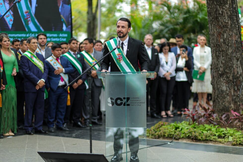 VELASCO PLANTEA UNA AGENDA DE AUTONOMÍA Y DESARROLLO
