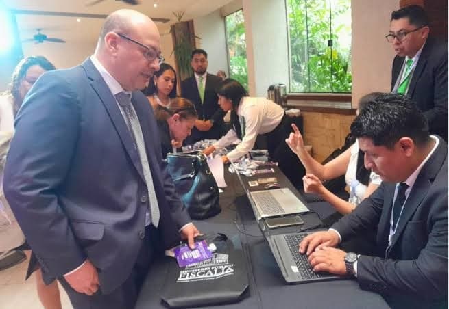 RENUNCIA IRREVOCABLE SACUDE A LA GERENCIA DE LA CONTRALORÍA EN SANTA CRUZ