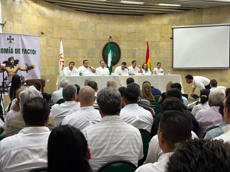 ASAMBLEA DE LA CRUCEÑIDAD FIJA EL 10 DE OCTUBRE COMO FECHA LÍMITE PARA RESOLVER LA CRISIS DE COMBUSTIBLE