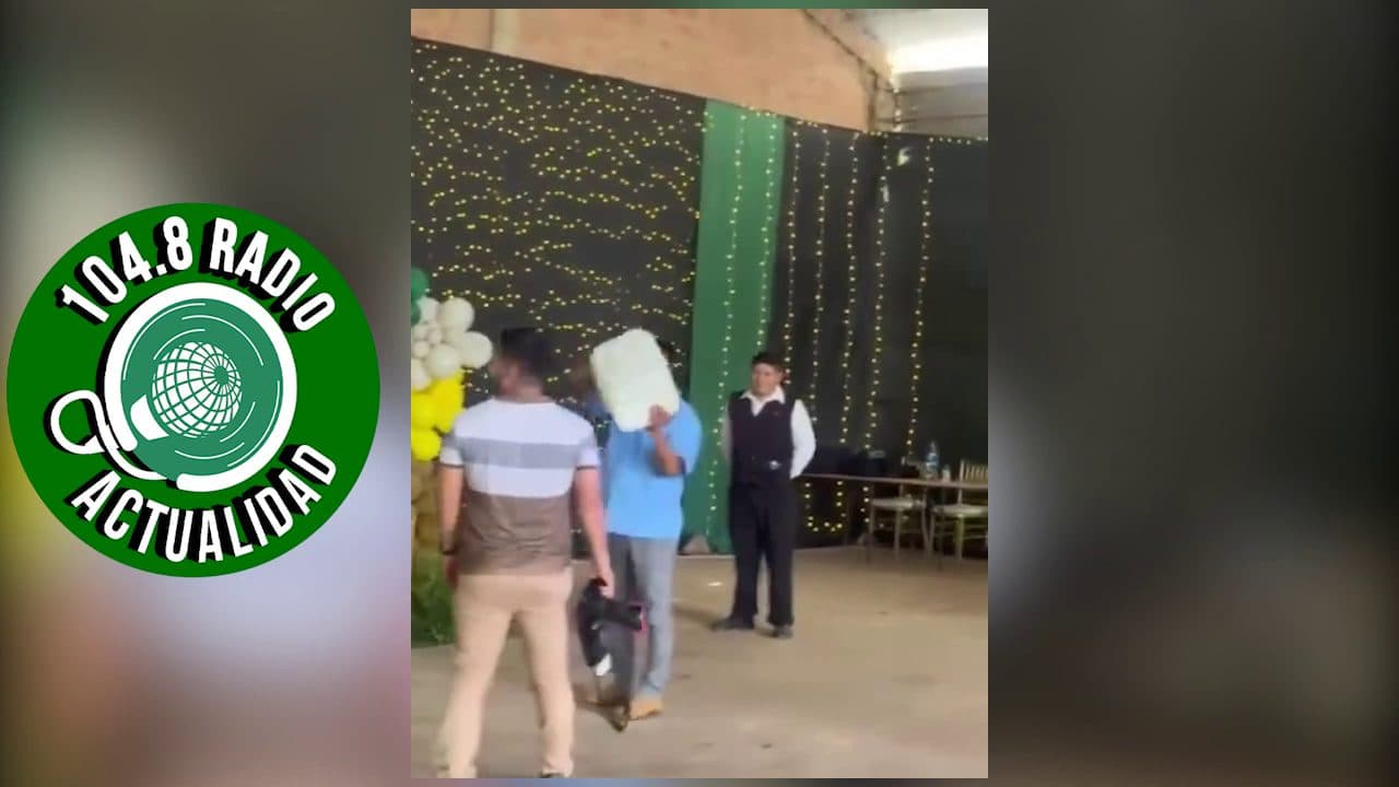 LE REGALAN UN GALÓN CON 20 LITROS DE DIESEL POR SU CUMPLEAÑOS
