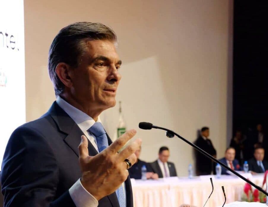PAZ EXPONE SU PLAN ECONÓMICO: MENOR DÉFICIT, RECORTE DEL GASTO Y CAMBIOS EN COMBUSTIBLES
