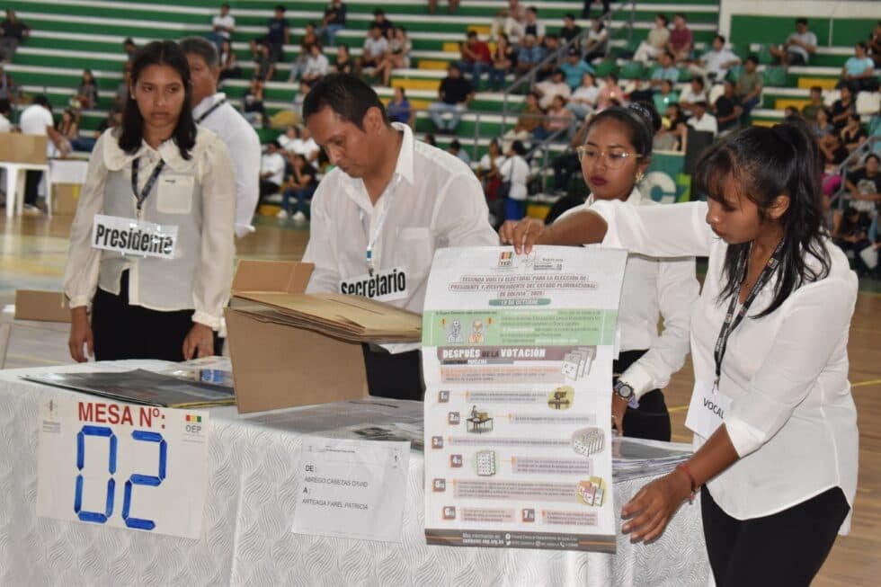MASIVA PARTICIPACION EN LA GRAN JUNTA DE JURADOS ELECTORALES EN SANTA CRUZ