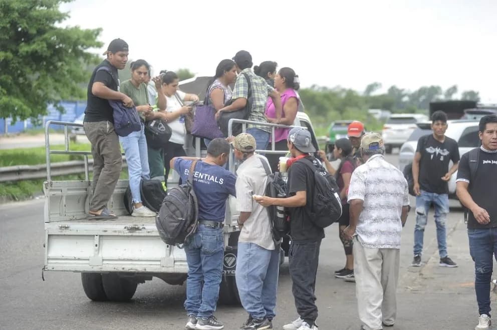 PARO DE MICROS OBLIGA A CRUCEÑOS A BUSCAR ALTERNATIVAS PARA MOVILIZARSE