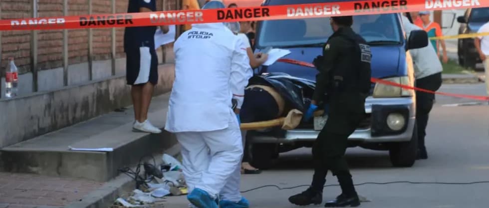 FISCALÍA INVESTIGA DOS ASESINATOS REGISTRADOS CON MINUTOS DE DIFERENCIA EN SANTA CRUZ