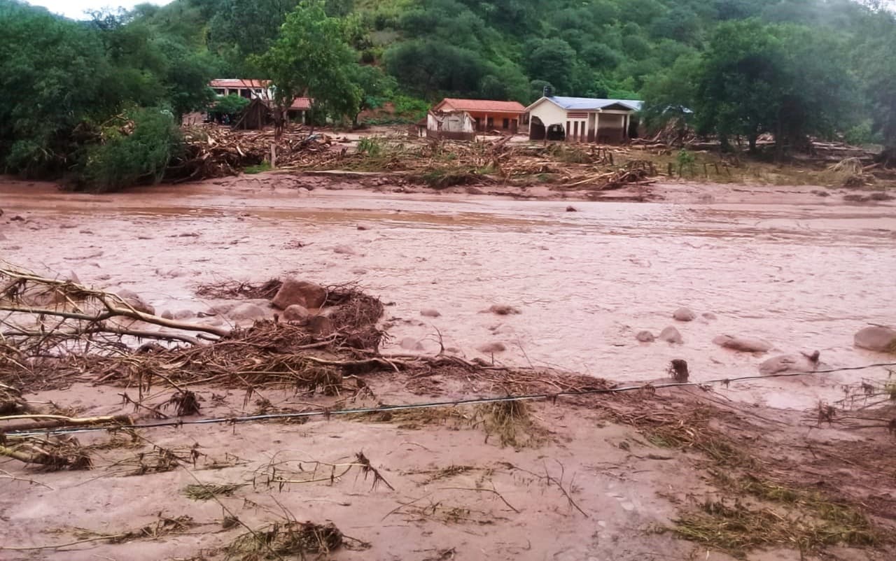 INTENSAS LLUVIAS EN TARIJA DEJAN UNA PERSONA SIN VIDA