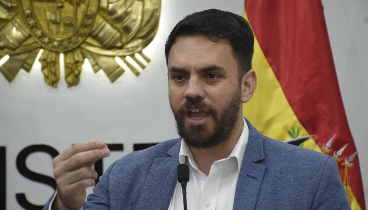 POLICÍA NO DEJARÁ QUE ‘GRUPOS IRREGULARES’ BUSQUEN ‘DESTRUIR EL PAÍS’ DICE MINISTRO DE GOBIERNO