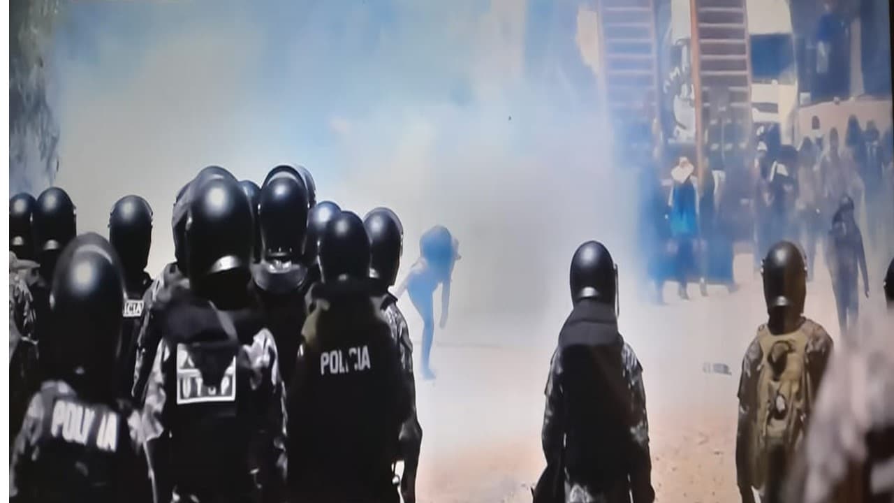 MOVILIZADOS TOMAN UN CUARTEL DE VILLA TUNARI, INGRESAN A LA ARMERÍA Y RODEAN A LOS MILITARES