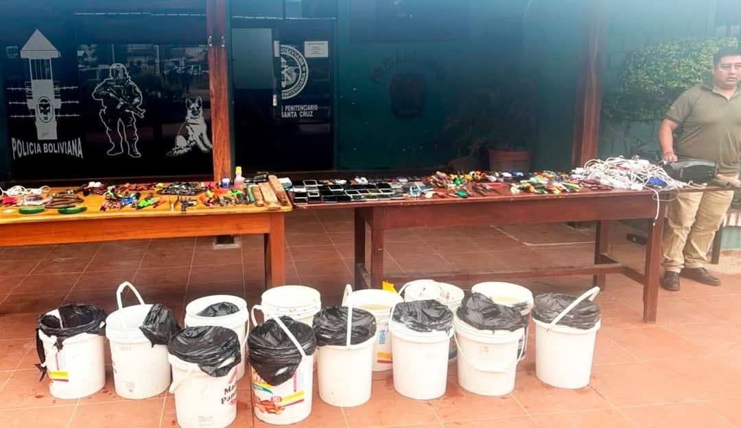 EN PALMASOLA DECOMISA 260 LITROS DE MACERADO DE PIÑA POR CARNAVAL