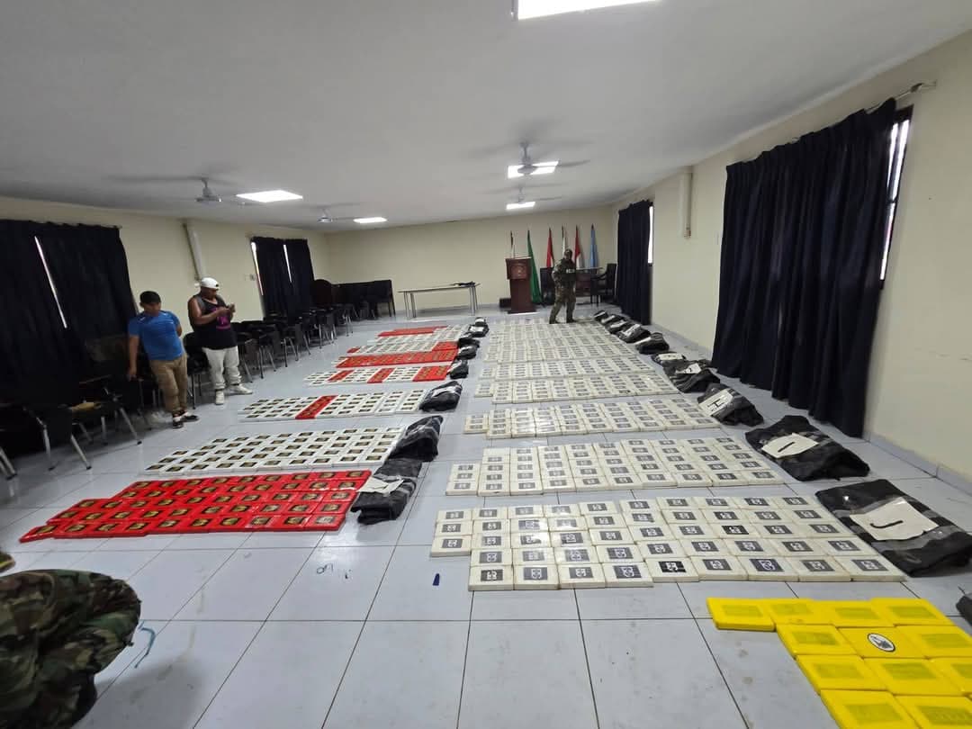 FISCALÍA INVESTIGA EL HALLAZGO DE CERCA DE UNA TONELADA DE COCAÍNA