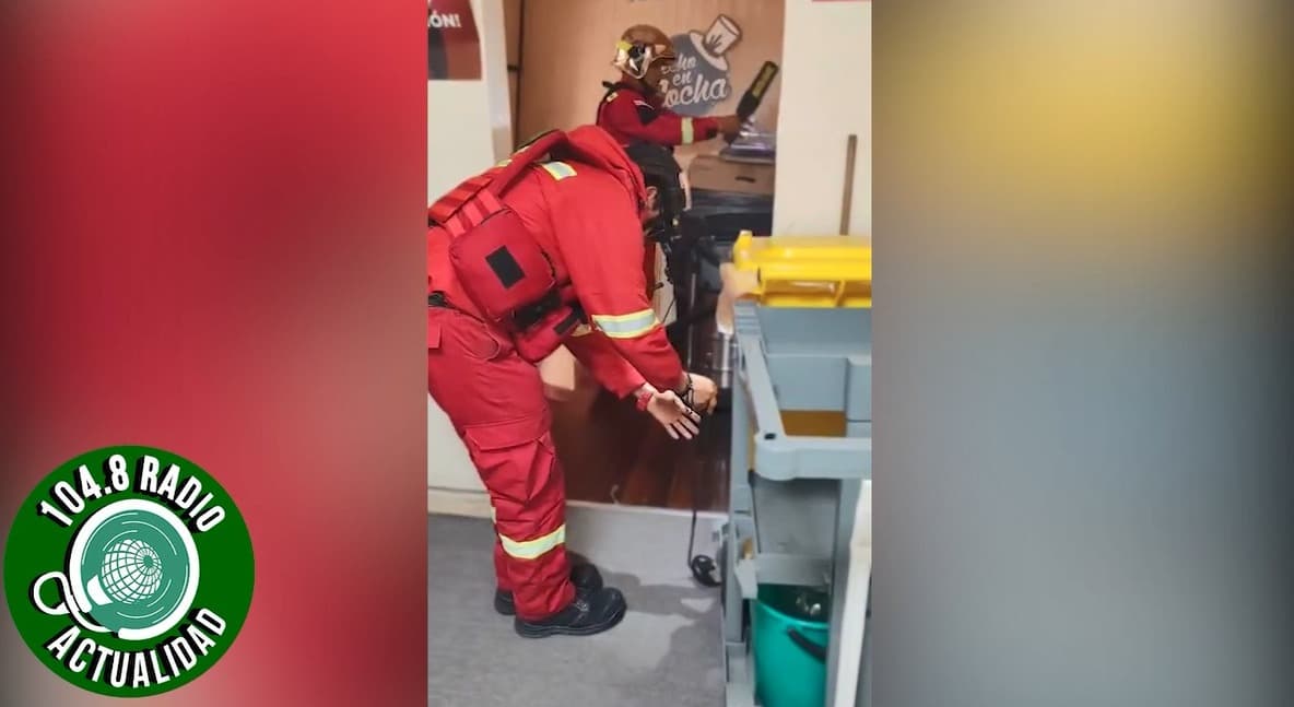 BOMBEROS Y CANES ANTIEXPLOSIVOS INSPECCIONAN EL TCP EN SUCRE POR AMENAZAS