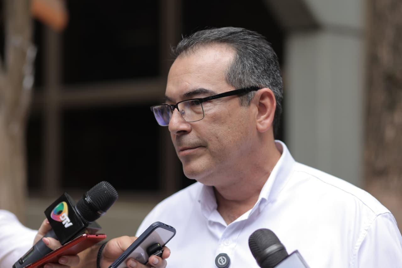 MARIO AGUILERA “LOS CANDIDATOS DEBEN ASUMIR EL COMPROMISO DE UN NUEVO PACTO FISCAL PARA SANTA CRUZ”