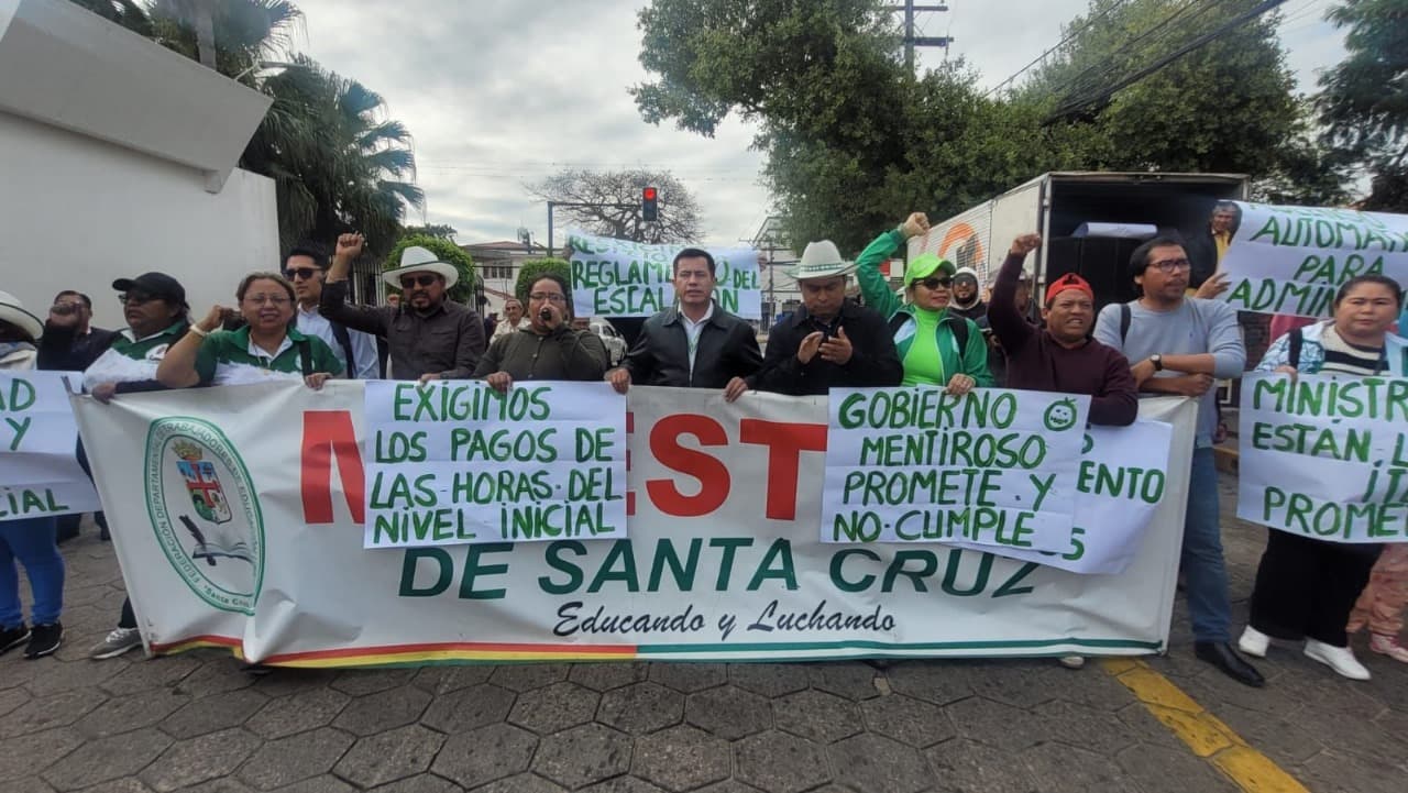 MAESTROS URBANOS MARCHAN EXIGIENDO ASCENSO DIRECTO E ÍTEMS